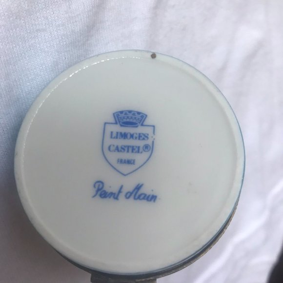 Limoge Dolphin Pillbox, jewerly, trinkets - Picture 8 of 8